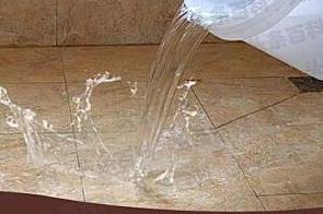 大祥漏水维修 免砸砖防水材料该如何施工
